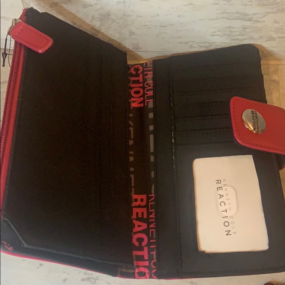 Kenneth Cole Reaction Wallet - Picture 4 of 5